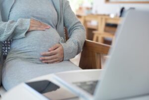 Pregnant,Woman,Working,On,Laptop.,Cropped,Image,Of,Pregnant,Businesswoman