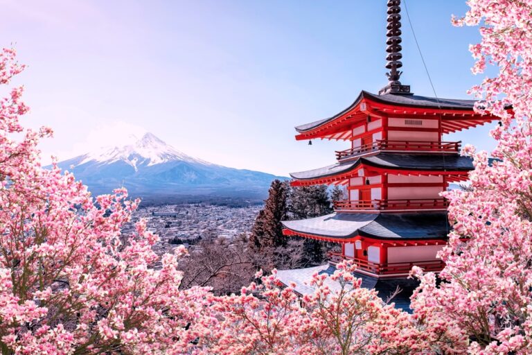 A,Famous,Place,In,Japan,With,Chureito,Pagoda,And,Mount